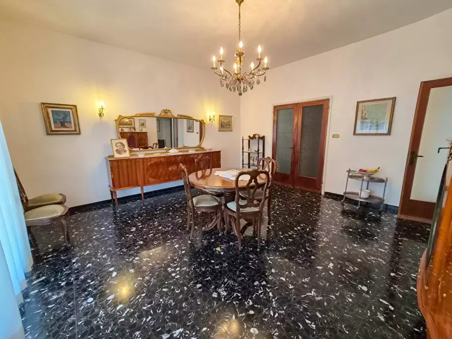 Immagine 3 di Appartamento in vendita  a Lucca