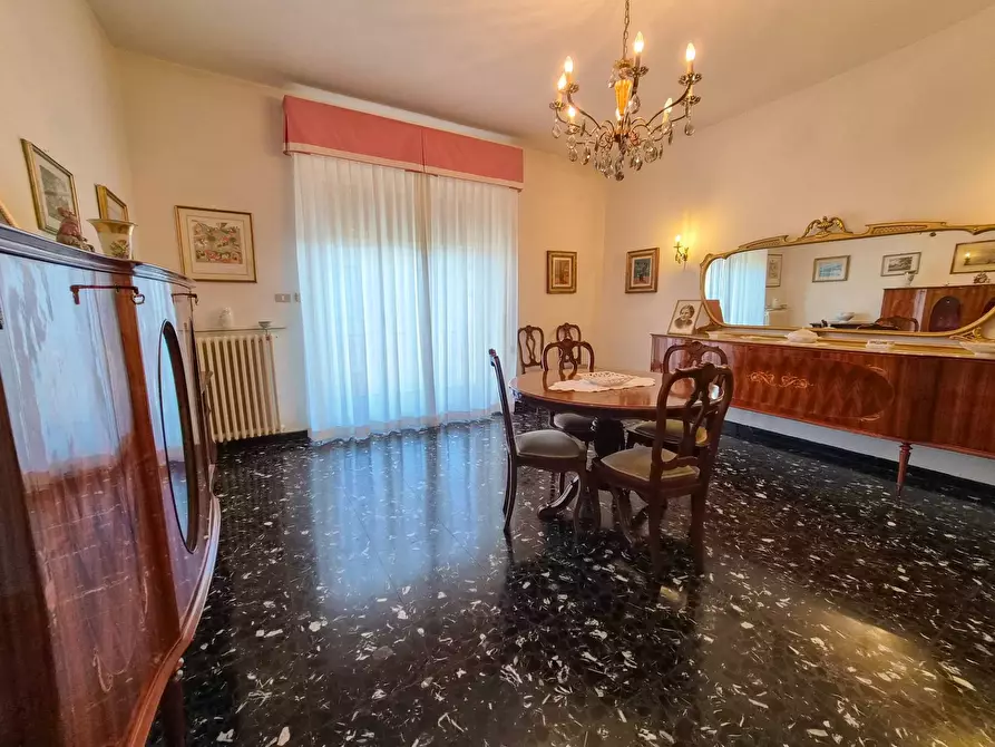 Immagine 4 di Appartamento in vendita  a Lucca