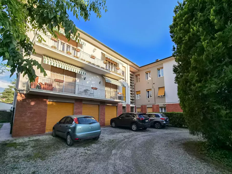 Immagine 17 di Appartamento in vendita  a Lucca
