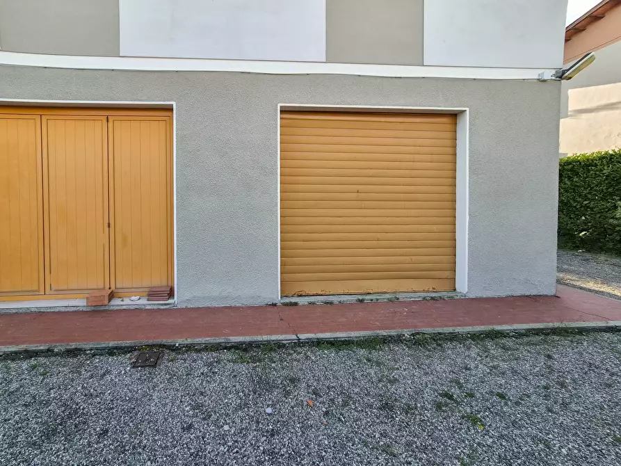 Immagine 19 di Appartamento in vendita  a Lucca