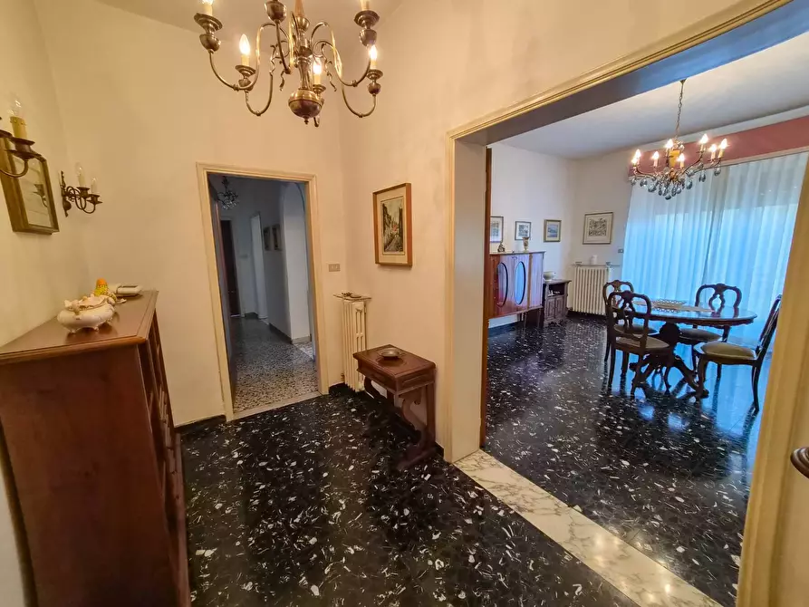Immagine 8 di Appartamento in vendita  a Lucca