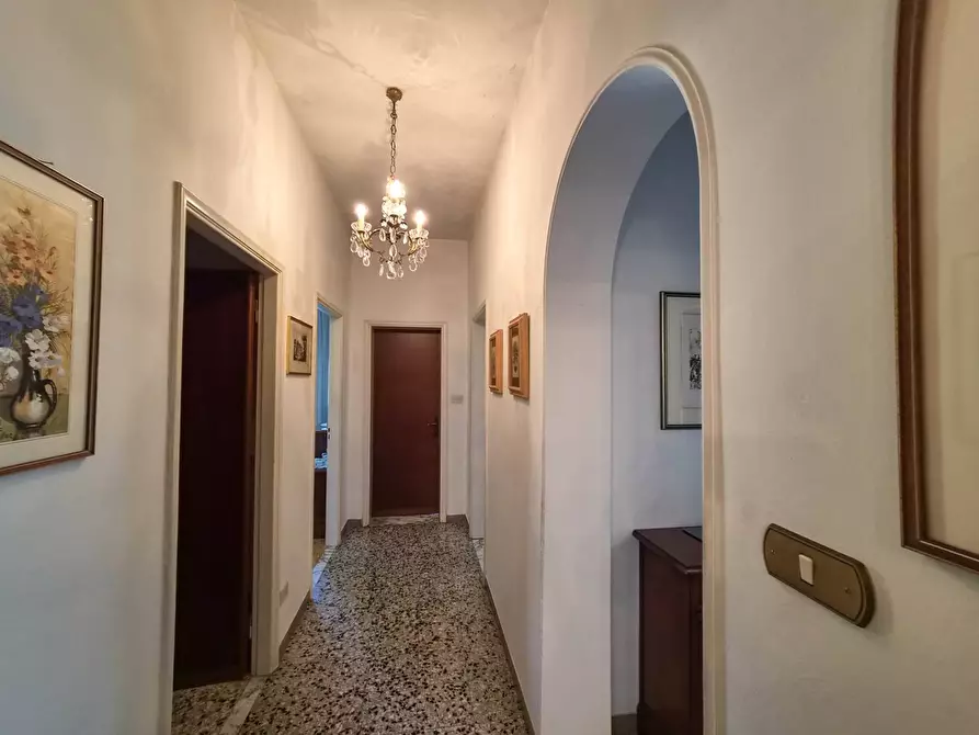 Immagine 22 di Appartamento in vendita  a Lucca