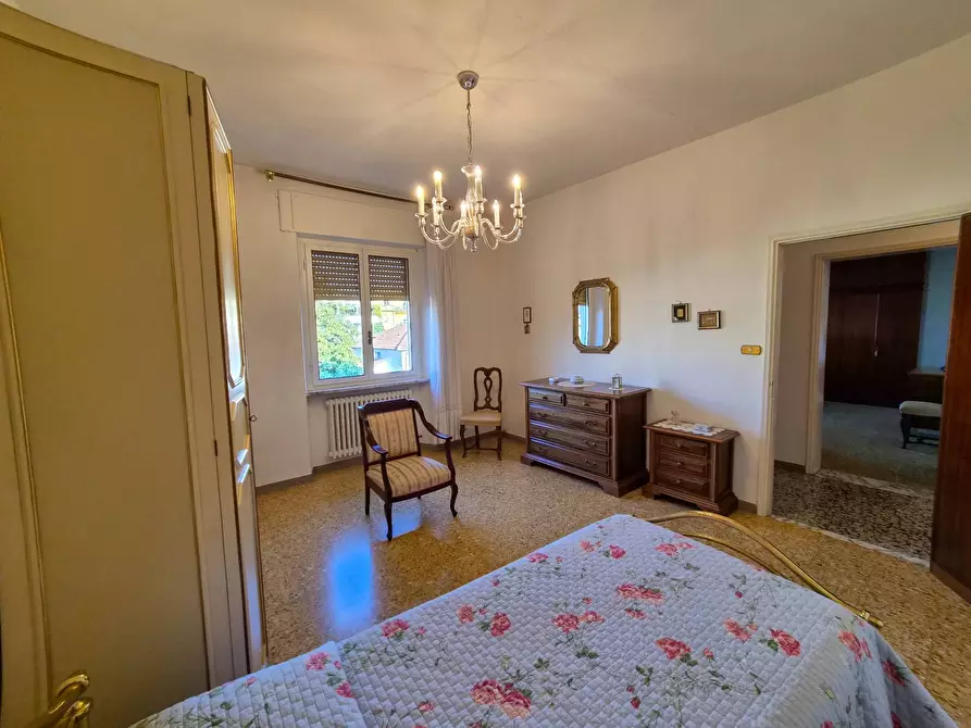 Immagine 30 di Appartamento in vendita  a Lucca