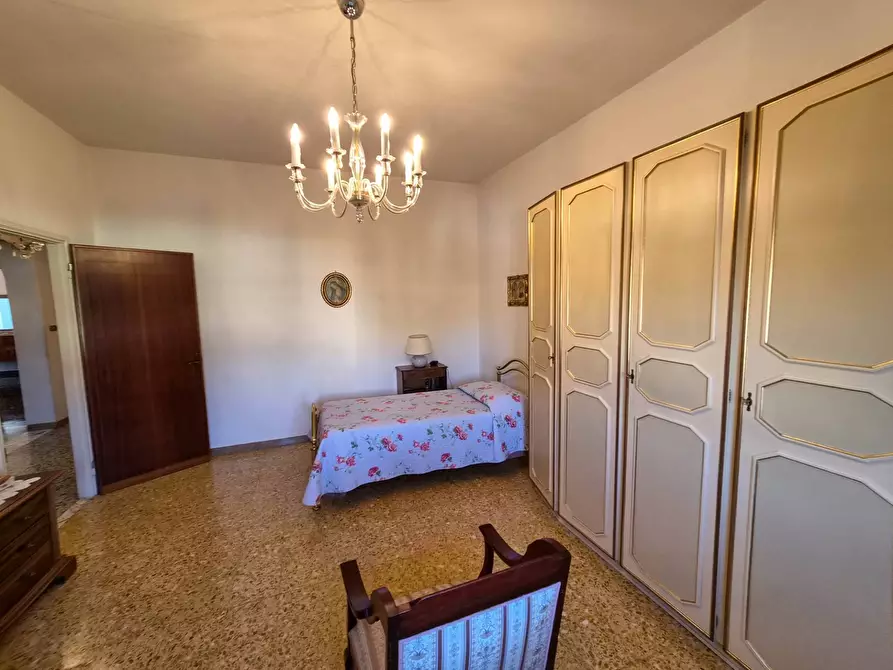 Immagine 34 di Appartamento in vendita  a Lucca