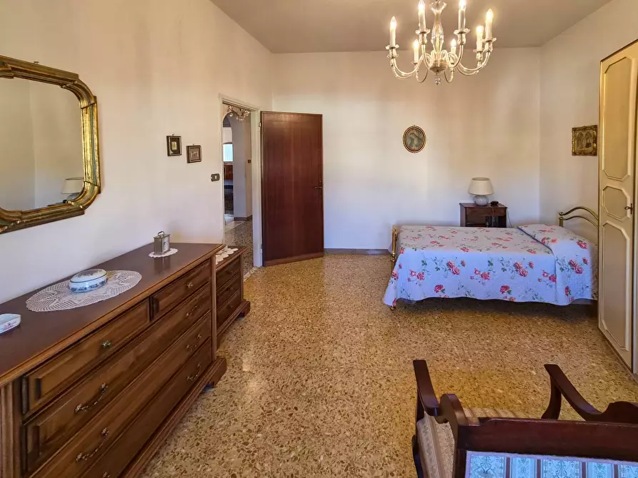 Immagine 35 di Appartamento in vendita  a Lucca