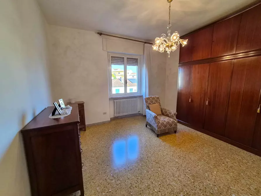Immagine 41 di Appartamento in vendita  a Lucca