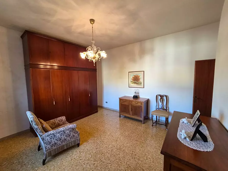 Immagine 42 di Appartamento in vendita  a Lucca