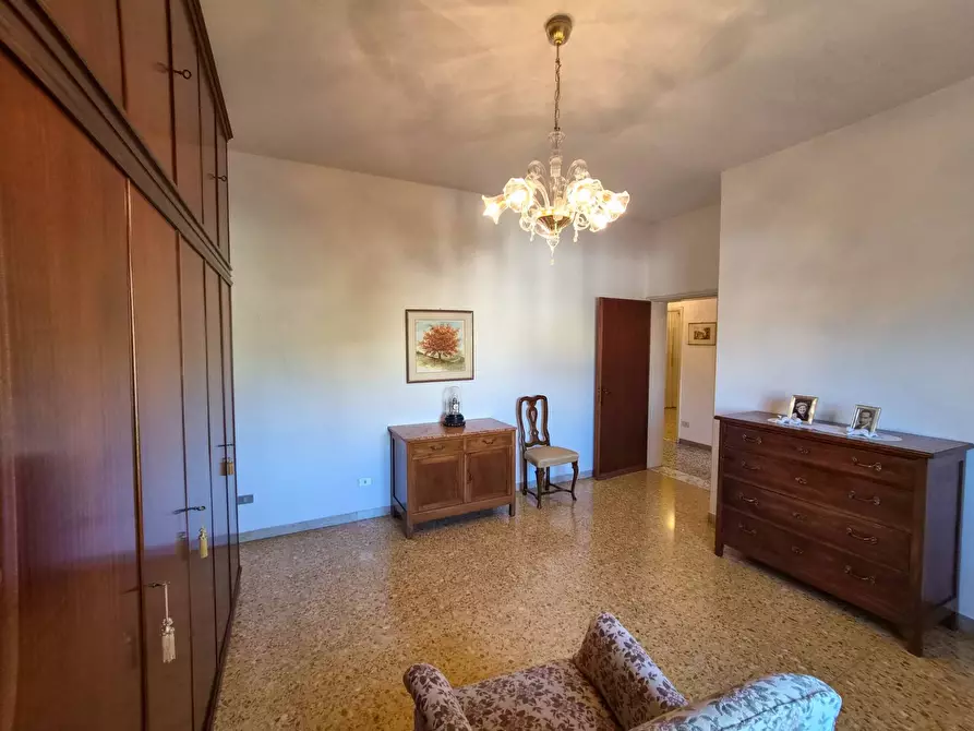 Immagine 45 di Appartamento in vendita  a Lucca
