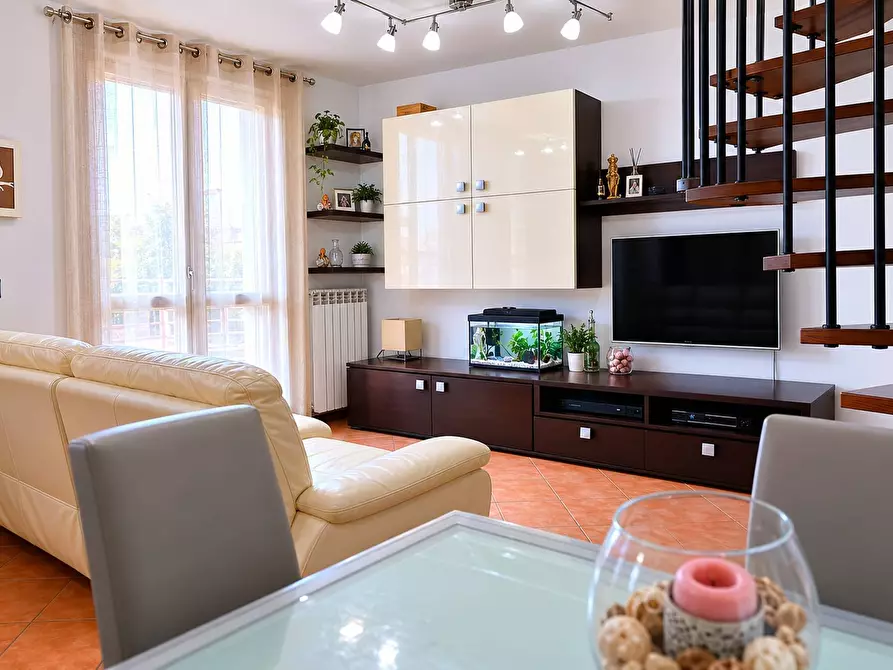 Immagine 1 di Appartamento in vendita  a Lucca