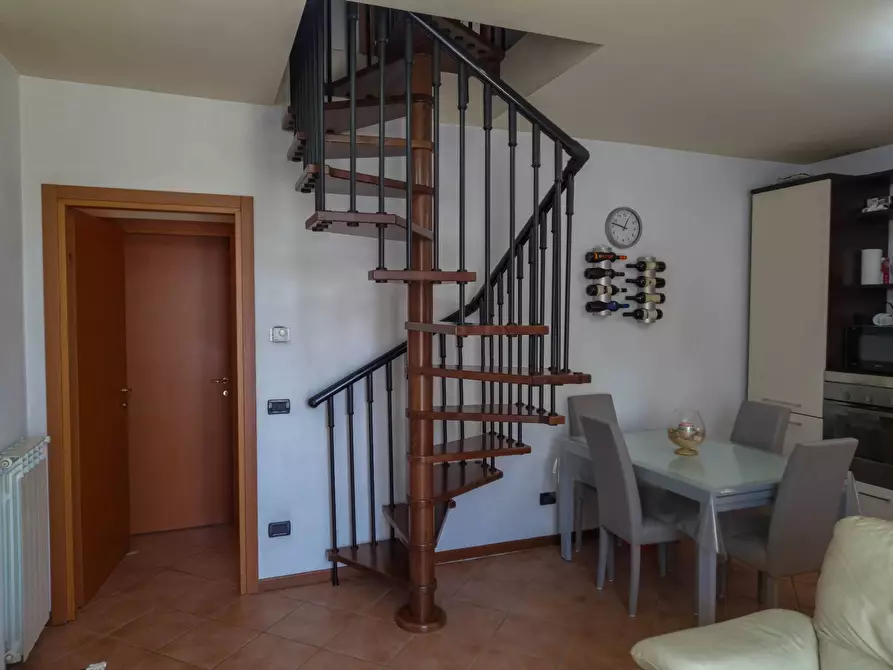Immagine 9 di Appartamento in vendita  a Lucca