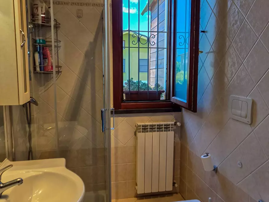 Immagine 19 di Appartamento in vendita  a Lucca