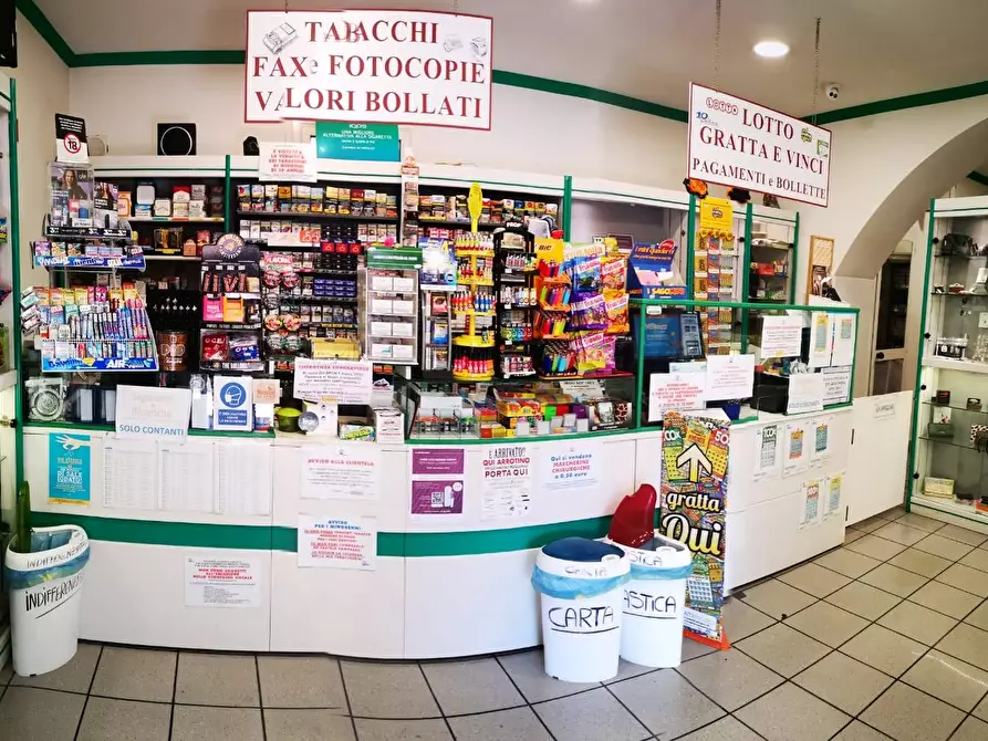 Immagine 2 di Locale commerciale in vendita  in Via del Mare 66 a Albano Laziale