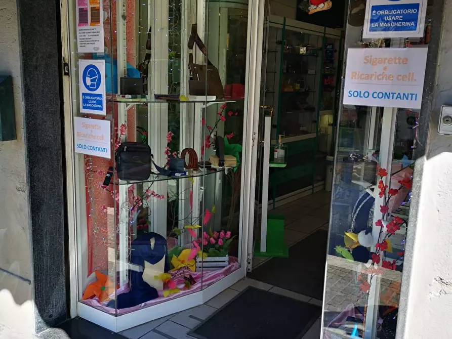 Immagine 6 di Locale commerciale in vendita  in Via del Mare 66 a Albano Laziale