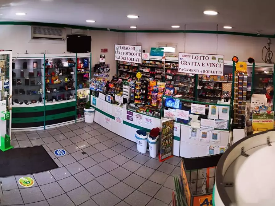 Immagine 9 di Locale commerciale in vendita  in Via del Mare 66 a Albano Laziale