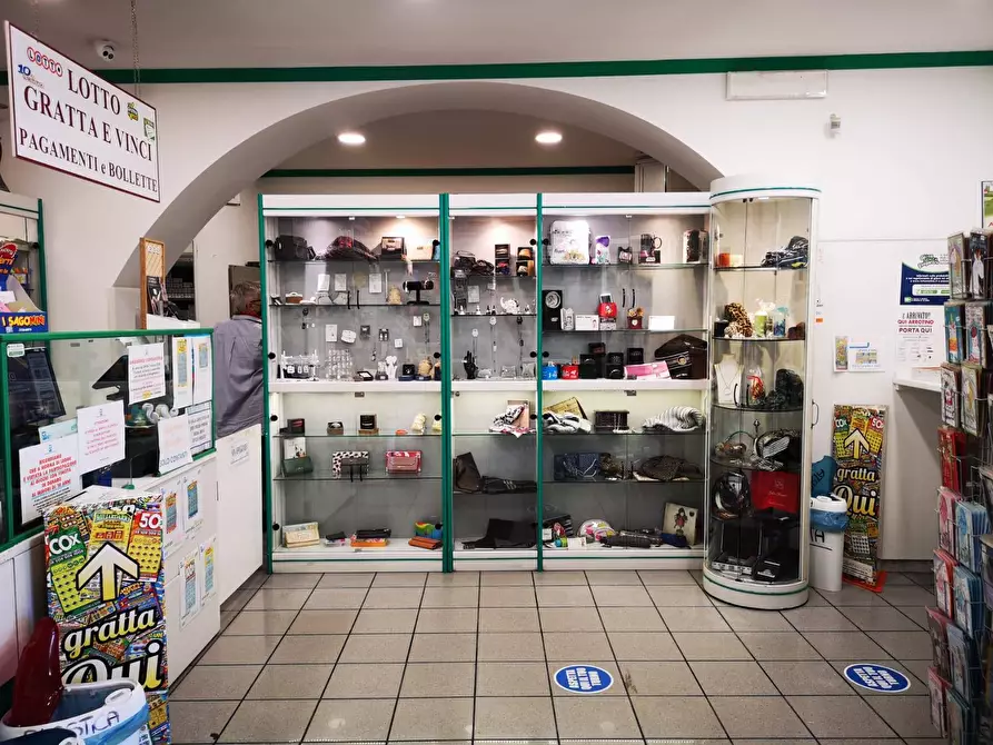 Immagine 10 di Locale commerciale in vendita  in Via del Mare 66 a Albano Laziale