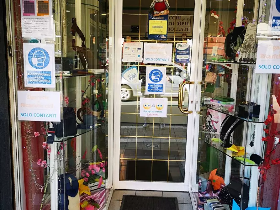 Immagine 12 di Locale commerciale in vendita  in Via del Mare 66 a Albano Laziale