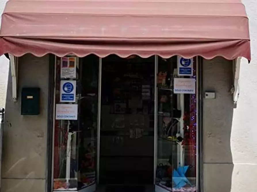 Immagine 13 di Locale commerciale in vendita  in Via del Mare 66 a Albano Laziale