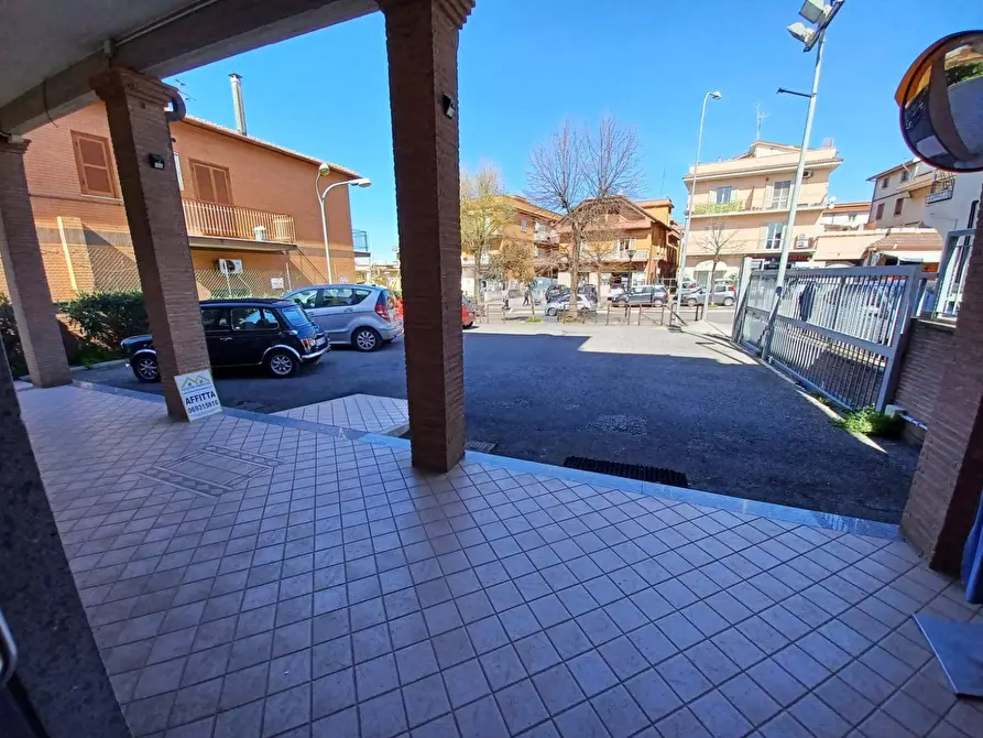 Immagine 2 di Locale commerciale in affitto  in via del mare 61 a Albano Laziale