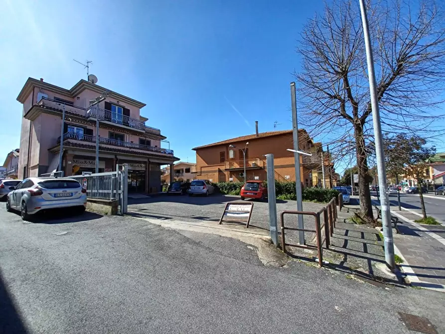 Immagine 4 di Locale commerciale in affitto  in via del mare 61 a Albano Laziale