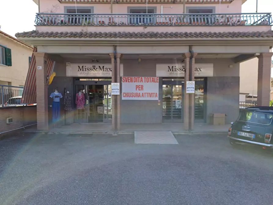 Immagine 5 di Locale commerciale in affitto  in via del mare 61 a Albano Laziale