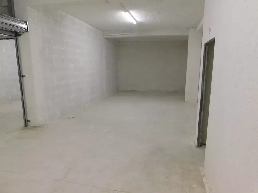 Immagine 10 di Box auto in vendita  in Via Cardinal Pizzardo 7 a Marino