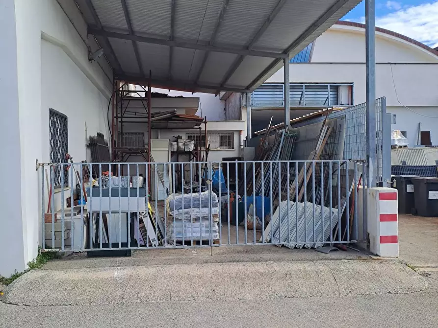 Immagine 8 di Magazzino in vendita  in via torino a Albano Laziale