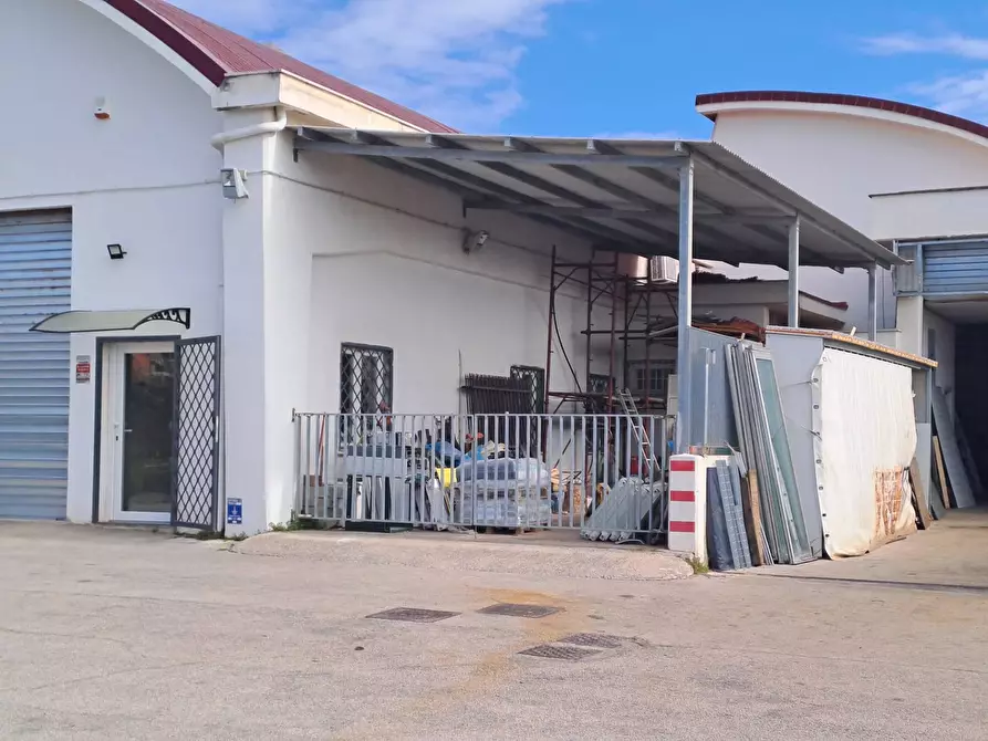 Immagine 9 di Magazzino in vendita  in via torino a Albano Laziale