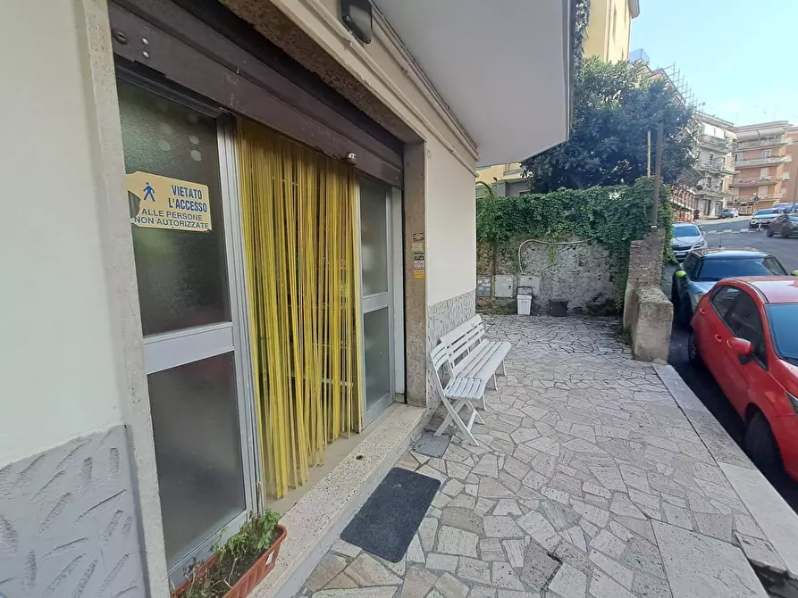 Immagine 4 di Locale commerciale in vendita  in VIRGILIO 16 a Albano Laziale