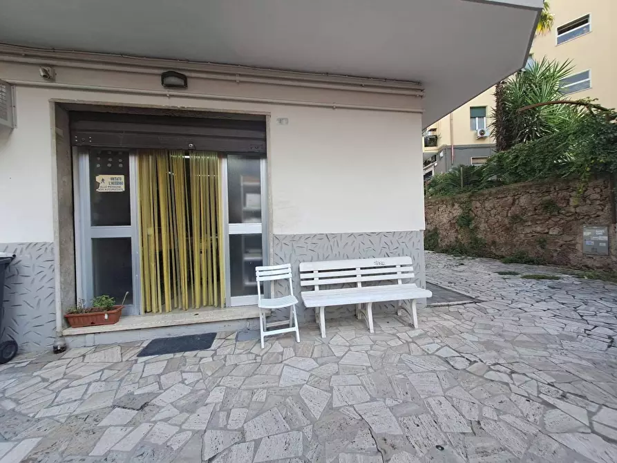 Immagine 3 di Locale commerciale in vendita  in VIRGILIO 16 a Albano Laziale
