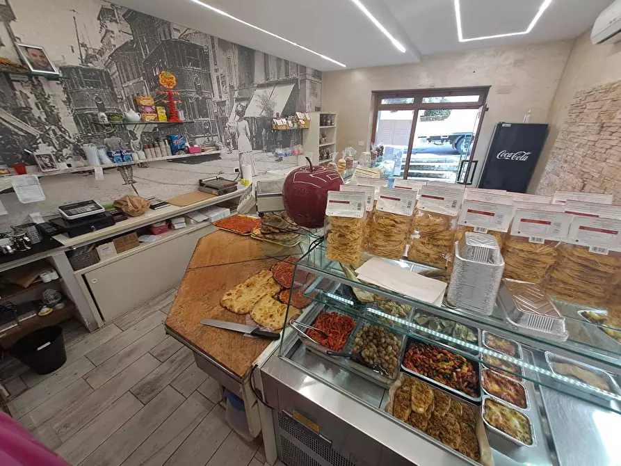 Immagine 7 di Locale commerciale in vendita  in VIRGILIO 16 a Albano Laziale