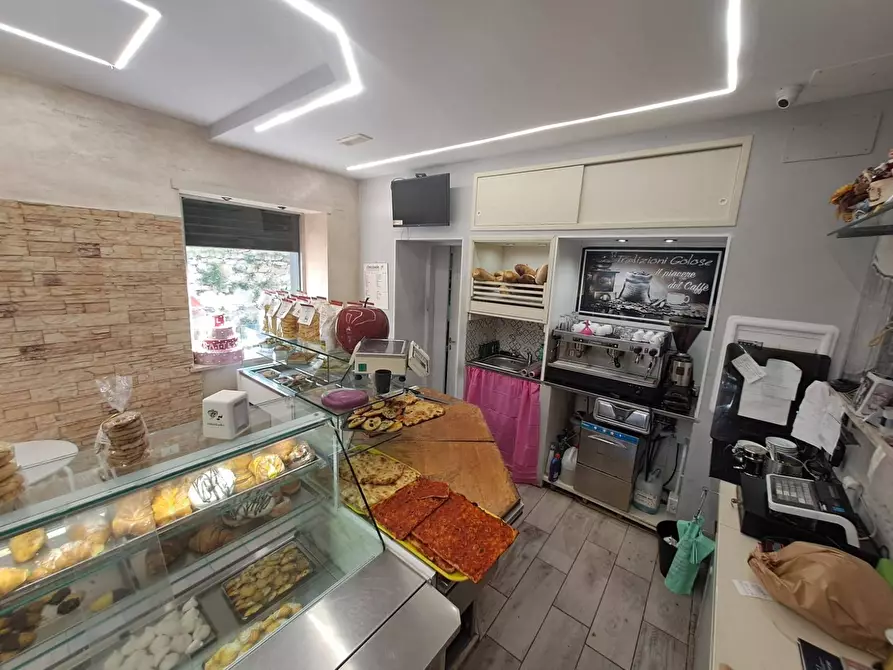 Immagine 9 di Locale commerciale in vendita  in VIRGILIO 16 a Albano Laziale