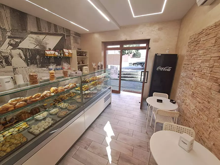 Immagine 12 di Locale commerciale in vendita  in VIRGILIO 16 a Albano Laziale