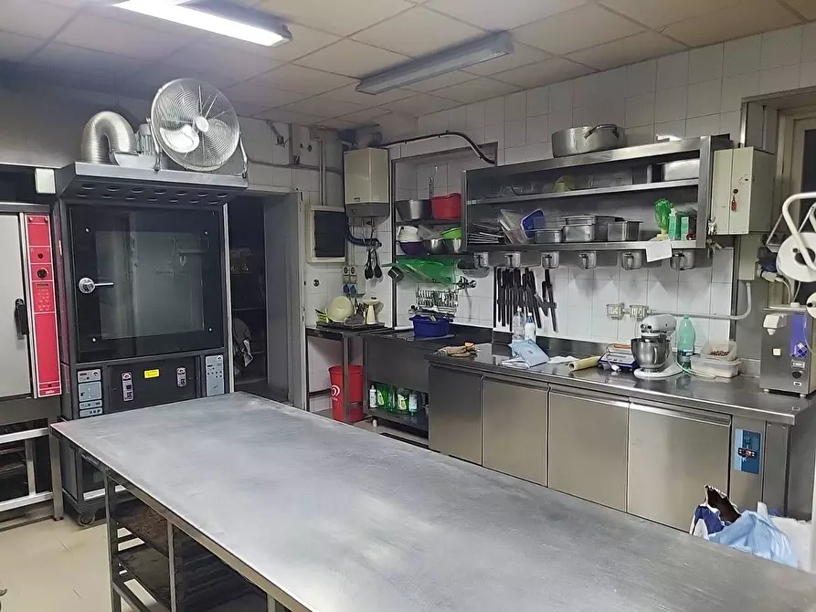 Immagine 23 di Locale commerciale in vendita  in VIRGILIO 16 a Albano Laziale