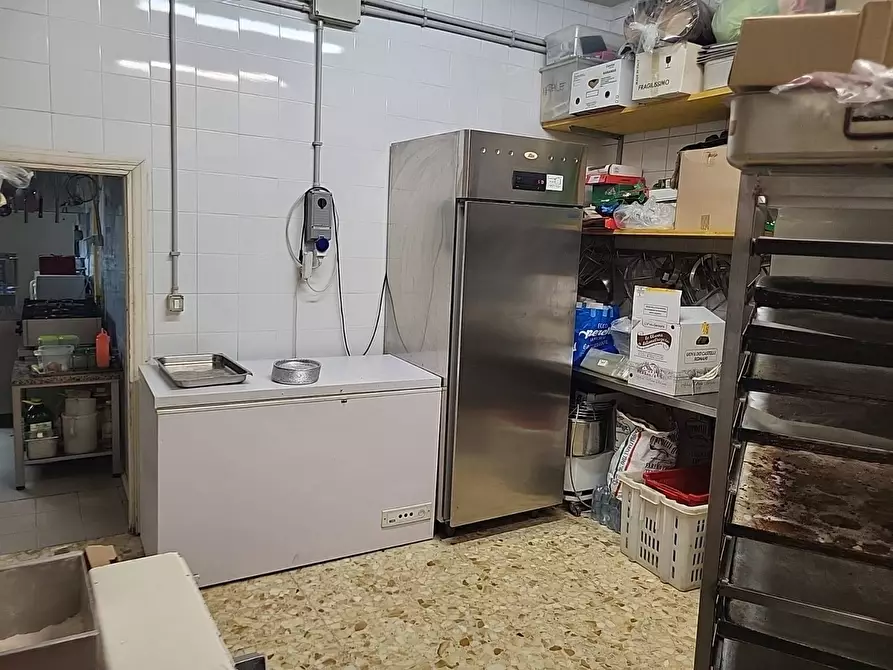 Immagine 24 di Locale commerciale in vendita  in VIRGILIO 16 a Albano Laziale