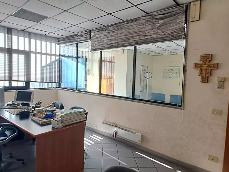 Immagine 7 di Locale commerciale in vendita  in via messina a Albano Laziale