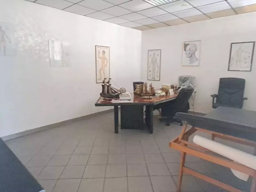 Immagine 9 di Locale commerciale in vendita  in via messina a Albano Laziale