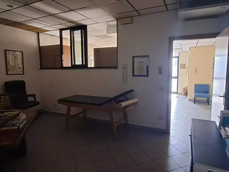 Immagine 10 di Locale commerciale in vendita  in via messina a Albano Laziale