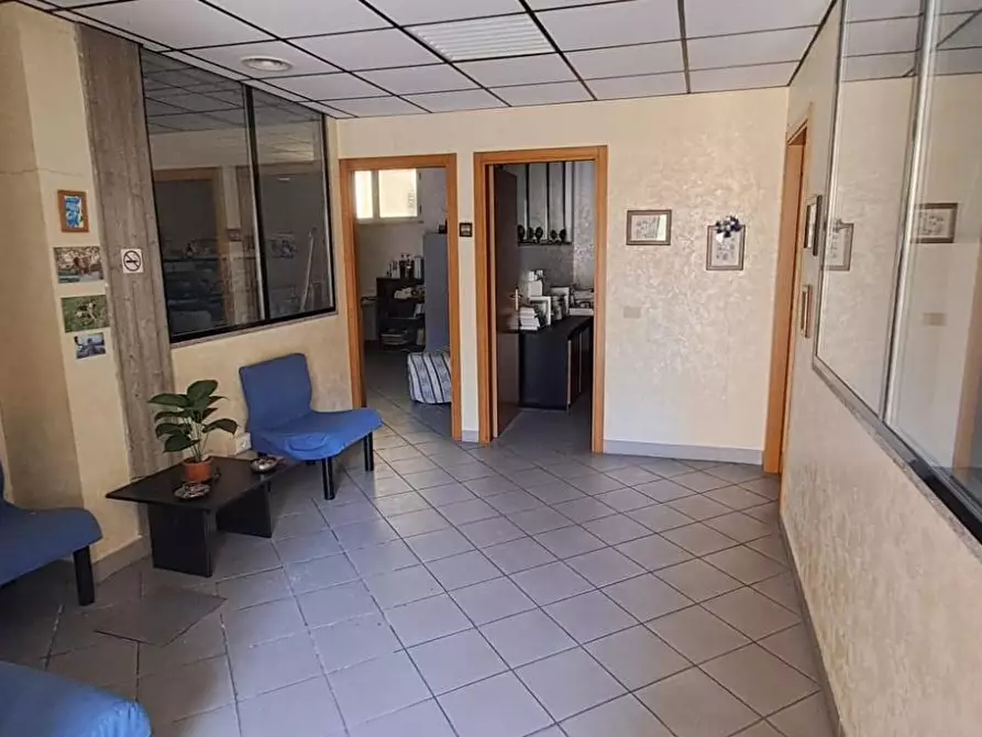 Immagine 6 di Locale commerciale in vendita  in via messina a Albano Laziale