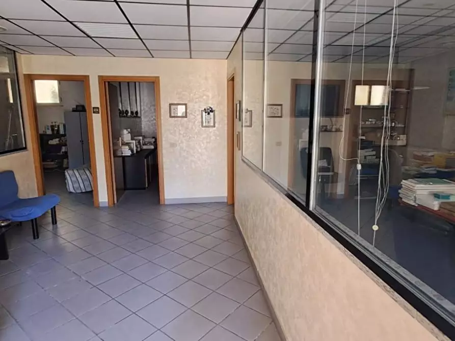 Immagine 11 di Locale commerciale in vendita  in via messina a Albano Laziale