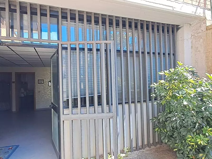 Immagine 4 di Locale commerciale in vendita  in via messina a Albano Laziale