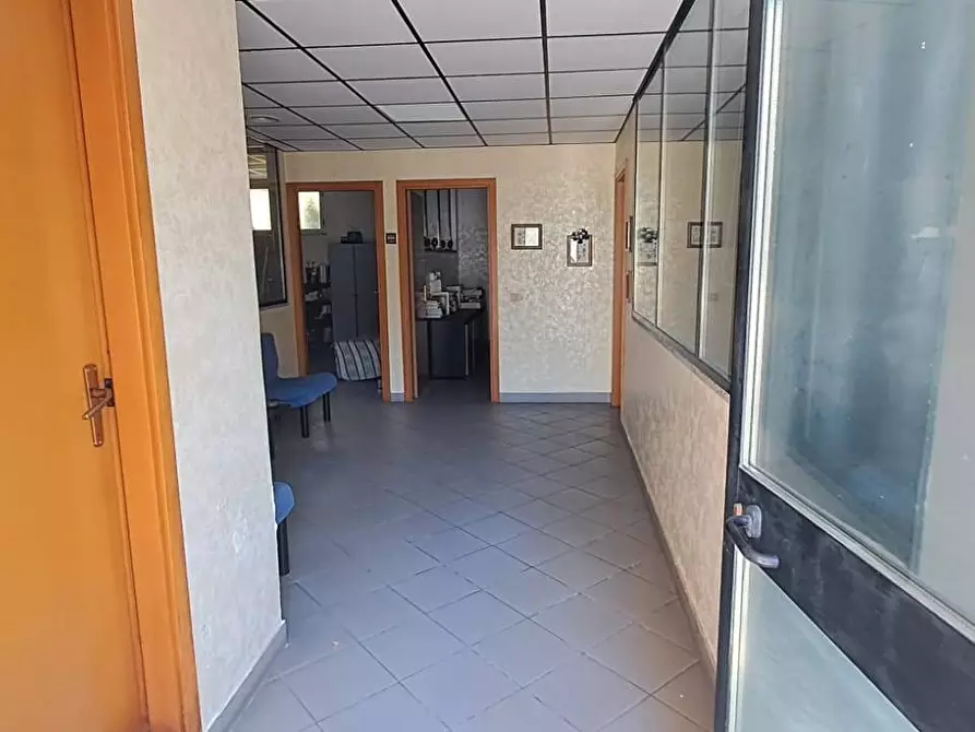 Immagine 12 di Locale commerciale in vendita  in via messina a Albano Laziale