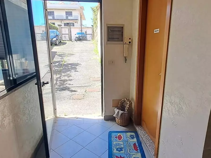 Immagine 14 di Locale commerciale in vendita  in via messina a Albano Laziale