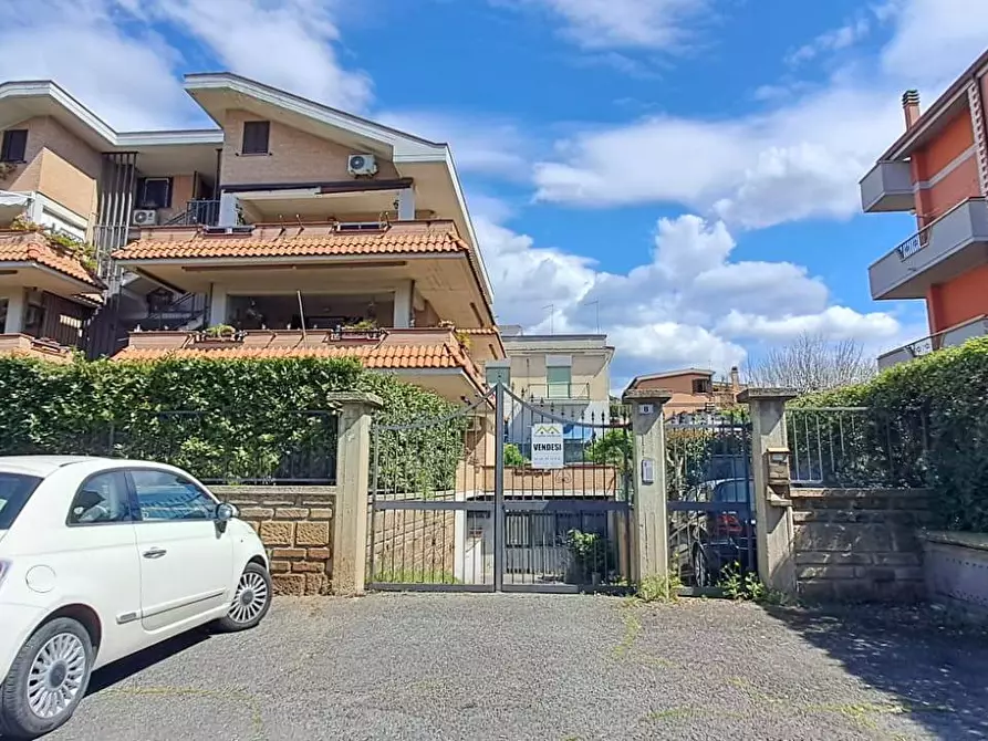 Immagine 2 di Locale commerciale in vendita  in via messina a Albano Laziale