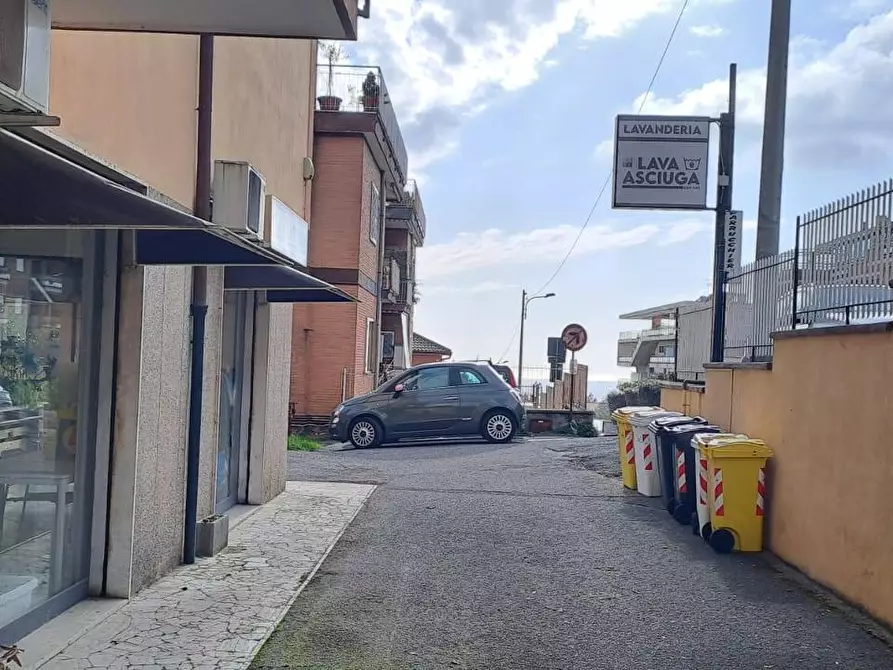 Immagine 3 di Locale commerciale in vendita  in via pratolungo 25 a Ariccia