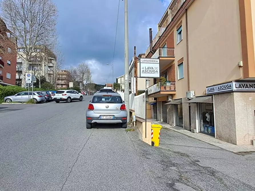 Immagine 4 di Locale commerciale in vendita  in via pratolungo 25 a Ariccia