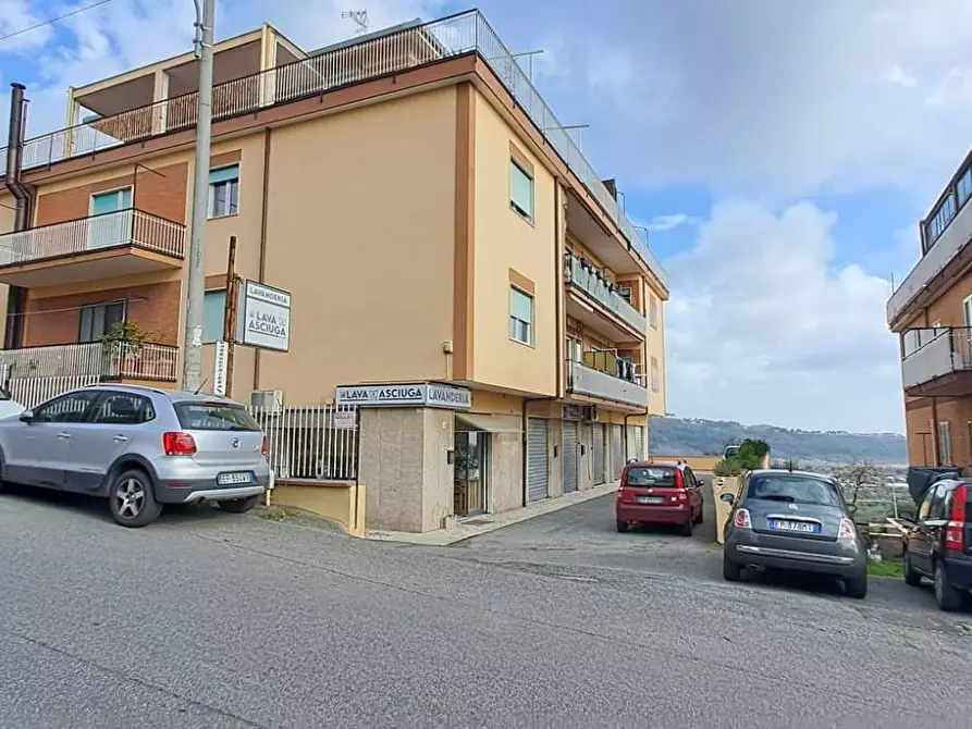 Immagine 7 di Locale commerciale in vendita  in via pratolungo 25 a Ariccia