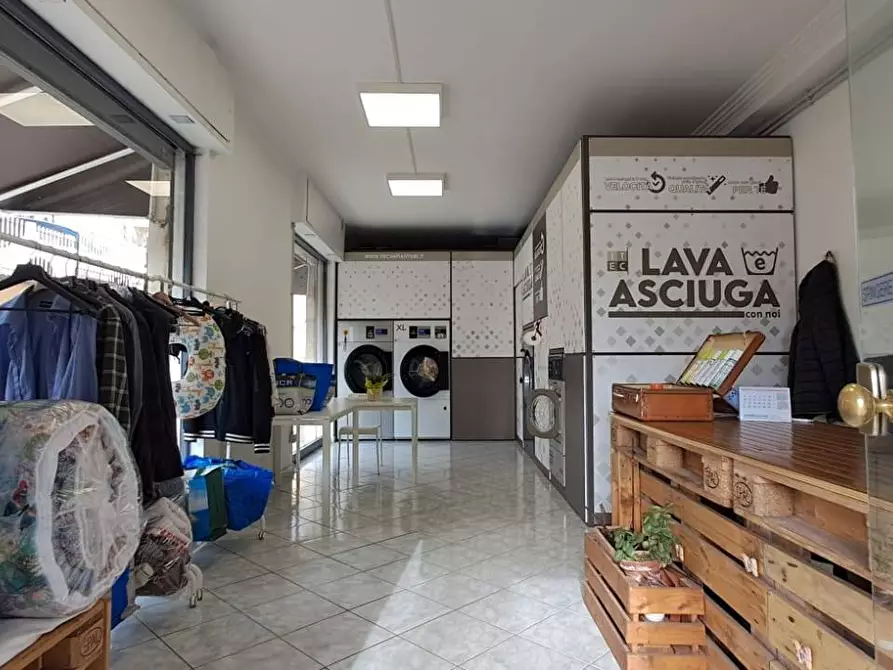 Immagine 8 di Locale commerciale in vendita  in via pratolungo 25 a Ariccia