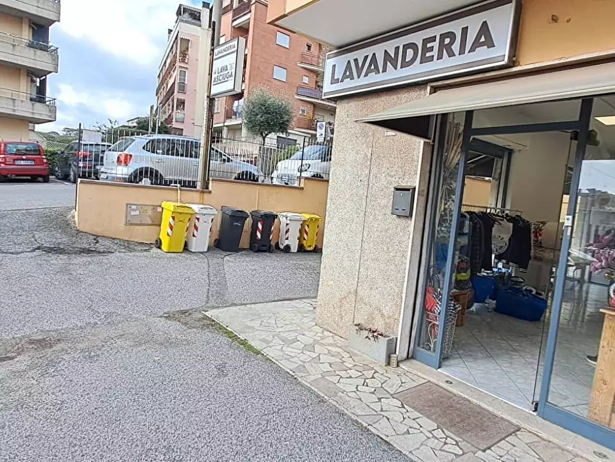 Immagine 2 di Locale commerciale in vendita  in via pratolungo 25 a Ariccia
