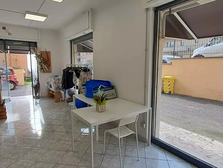 Immagine 13 di Locale commerciale in vendita  in via pratolungo 25 a Ariccia