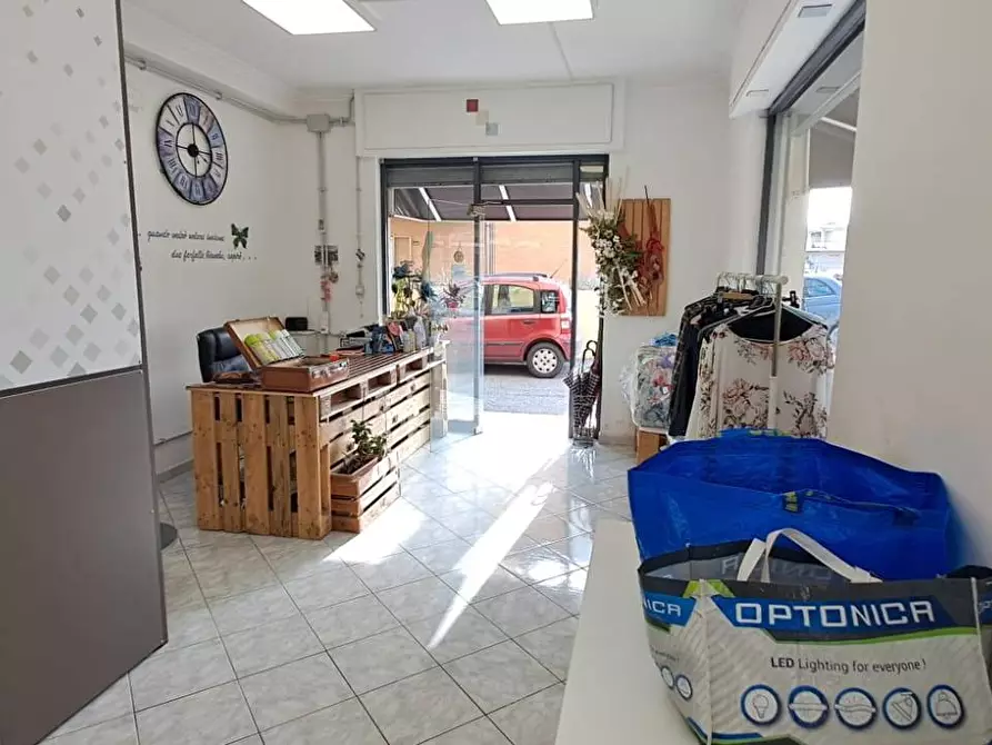 Immagine 14 di Locale commerciale in vendita  in via pratolungo 25 a Ariccia